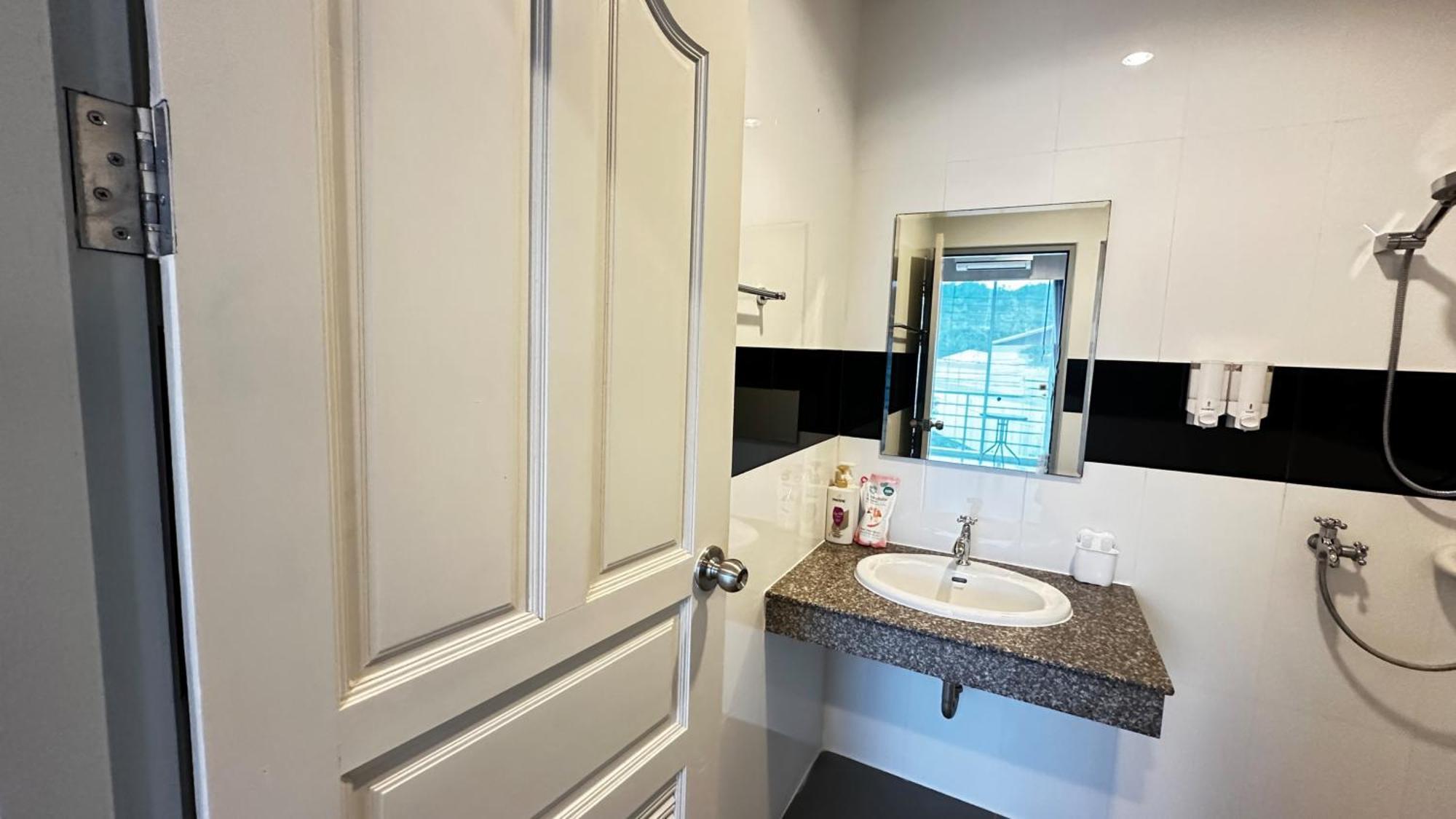 مبيت وإفطار Krabi town Auriflex House المظهر الخارجي الصورة